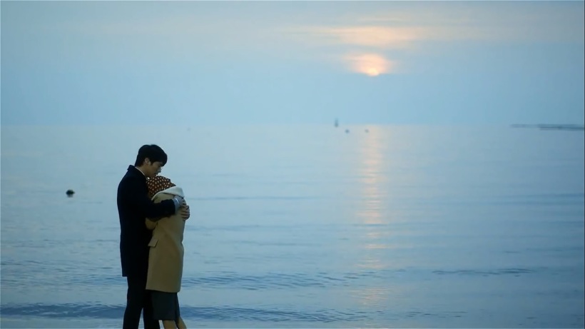 LOOK AT THAT SEASIDE SHOT PEOPLE! LOOK AT IT! *sigh* So pretty~