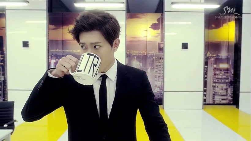 A clean, slick and smexy Zhou Mi sipping his coffee? Yes please~